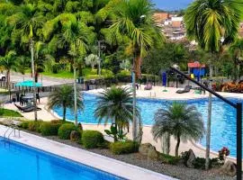 Alojamiento Familiar para 17 - A 5min del Aeropuerto - Con Piscina - By Molca Travel