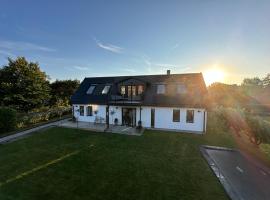 Charmigt havsnära boende på Österlen，位于锡姆里斯港的酒店