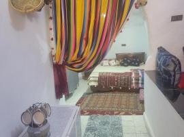 Yamna Cozy Cave，位于Bhalil的酒店