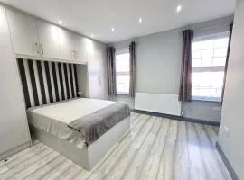 Bedroom in shared house in Hounslow