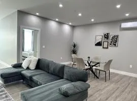 Beautiful Spacious Prime DT 1 Bedroom Apt w GYM