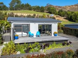 Hahei Beach Dolphin cottage