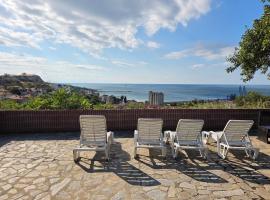 Villa Sunrise，位于巴尔奇克的乡村别墅