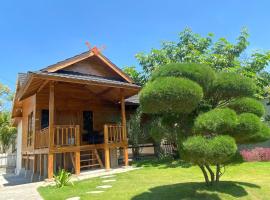 Han's Villa，位于大松巴哇的带停车场的酒店