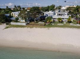Villa Piedanlo, Pool and Beach Front GF & FF，位于特里奥莱村的酒店