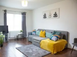 Spacious home for construction workers and families with parking spaces 2 and half bathroom& ensuite Free wifi