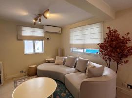 Holiday House, 2stories, BBQ, hidden gem in hongkong，位于香港的酒店