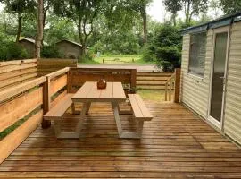 Heerlijke ruime stacaravan met overdekte veranda en omheinde tuin ''Casa Elvina''