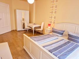 吉娜膳食公寓，位于格尔利茨的酒店