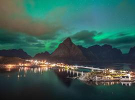 Sakrisøy Gjestegård - Manor House in Sakrisøy - Solbakken anno 1880，位于雷讷的酒店