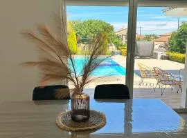 Logement avec piscine privée