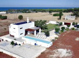 Aeneas Villa Pool & Jacuzzi al mare Torre Guaceto，位于斯培基奥拉的酒店