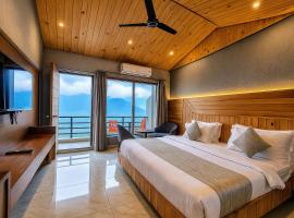 Cliff On The Edge - A Premium Property，位于穆索里的酒店