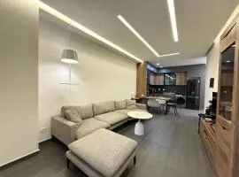 Modern & Chic 2-Bedroom Apartment with Balcony and Stunning Panoramic City Views, Steps from Republic Square & Northern Avenue