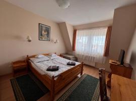 Nyugati Váró Szálláshely，位于Pacsa的酒店