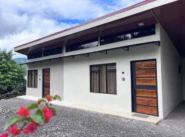Cabinas Las Veraneras - Dota，位于Santa María的酒店