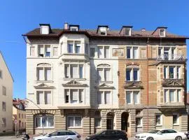 CityStayOne - Kleines Standardzimmer im Zentrum für eine einfache Übernachtung No kitchen no hotel services no reception no breakfast buffet - Of course Late check-in via self check-in high-speed WiFi smart TV good mattresses a quick and easy check-out