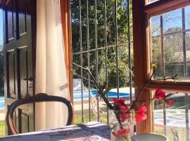 Habitación ATARDECER con baño privado y heladera en complejo El Solcito, a dos cuadras de la Laguna de Chascomús