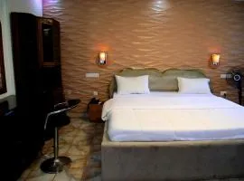 Emerald Villa Restaurant & Cafe