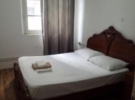 Rose Hostel，位于地拉那的酒店