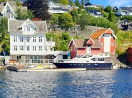Waterfront Villa Boat Included, Near Bergen