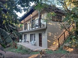 Shaka's Rest Studio Two，位于Mount Moreland的酒店