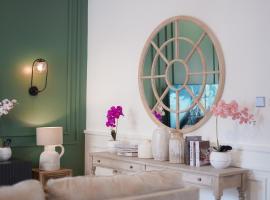 Ubu Villa California - 2 Bedrooms Villa in Yogyakarta，位于斯勒曼的酒店