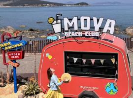 Moya Resort Hotel-Near Laoshan Scenic Area,Free Private Beachcombing, Free DIY Experience, 3 Free Photographers' Photos, Paid provision Featured Seafood，位于青岛的酒店
