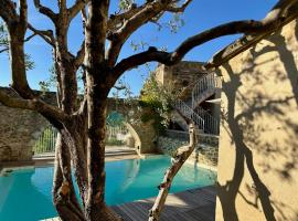 Le Clos du Vialle, piscine, petit-déjeuner inclus, parking，位于Grillon的酒店