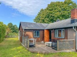Nice Home In Gotlands Tofta With Wifi，位于Västergarn的酒店