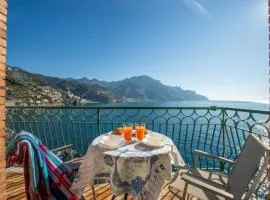 VILLA DI PALMA access to the beach and solarium