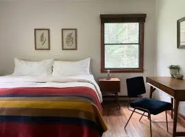 Fire Pit Woodsy & Private - Cabin on Woods Road