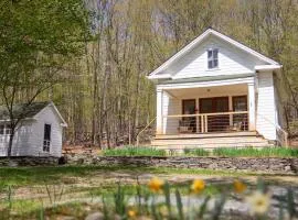 Fire Pit, Private & Stylish Birdsong Schoolhouse
