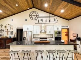 Little River Retreat~Peaceful Countryside Getaway，位于De Queen的酒店