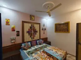 Incredible's Hostel & Safari