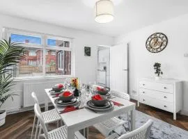 3Bedroom House - Free Parking