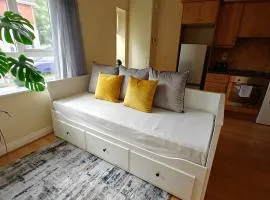 Entire Cosy Apt- 10min Airport