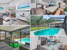 Stunning Heated Pool House Close to Tampa & Casino，位于Seffner的酒店