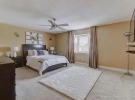 Prestige Manor, 6BR with Sunroom and 3400 Sqft by Instant Suites