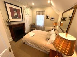 Porters Cottage Grande (two units)，位于奥尔伯里的酒店