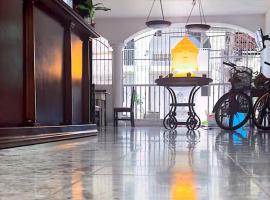 Hotel y Hostal Casa Don Alfonso，位于巴利亚多利德的酒店