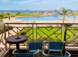 Porto El Sokhna Chalits In Water Front，位于艾因苏赫纳的酒店