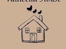 Vallicella House，位于法纳诺的带停车场的酒店