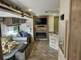 Tranquil Stay Close to Hotspots