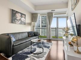Luxury Lakeview Downtown Condo, CN Tower, Rogers Center, Scotia Arena, Lake View with Free Parking，位于多伦多的酒店
