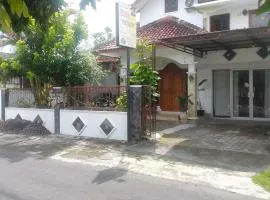 Homestay Villa Peksi Kencono Yogyakarta