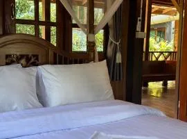 บ้านเอื้องดอยแม่กำปอง