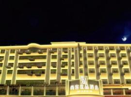 UP and IN Hotel Jiangxi Nanchang City Nanchang County Liantang Zhong Avenue Huarunwanjia，位于南昌的酒店