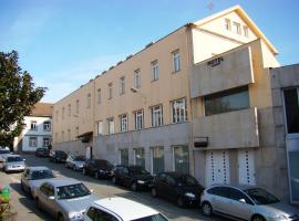 阿尔巴诺酒店，位于费尔盖拉什的酒店