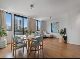 Central urban nest with pool gym pool free parking